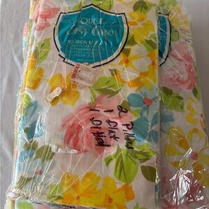 Pequot vintage Easy Care Floral Bedding Sheet Set